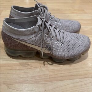 Nike Vapormax size 9 - mauve/silver